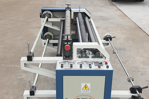 無(wú)紡布分切機(jī) 無(wú)紡布分切機(jī)